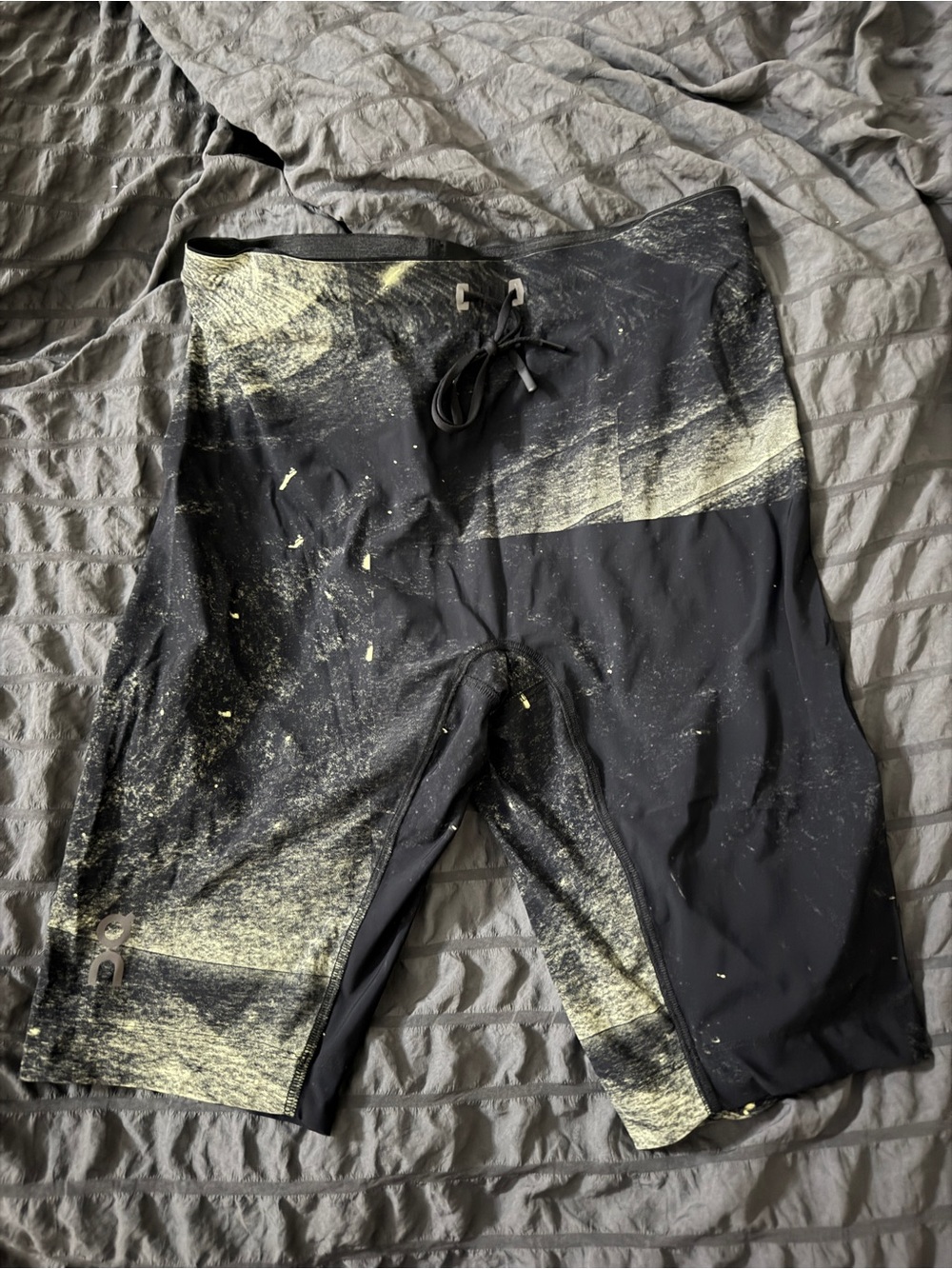 On Running Race Tights Half Men’s Medium Black Limelight Half Tights